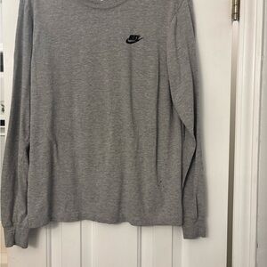 Men’s long sleeve Nike tee size small